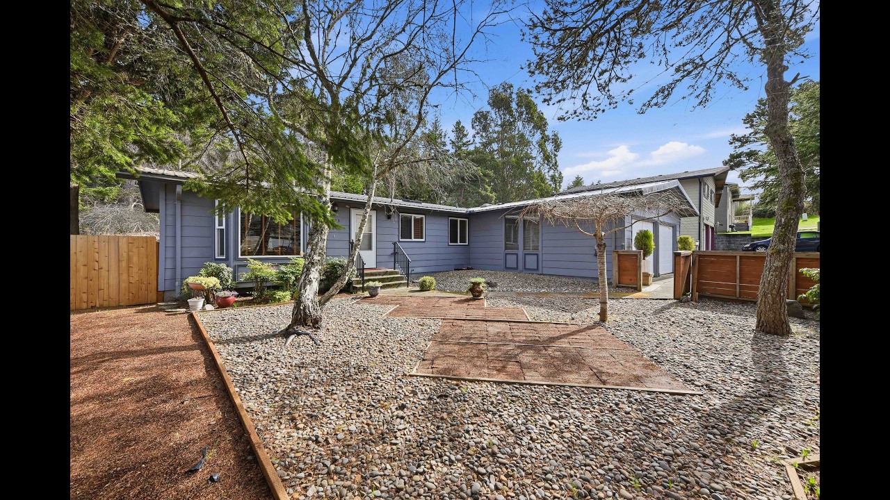 1623 Lincoln St, North Bend, OR 97459