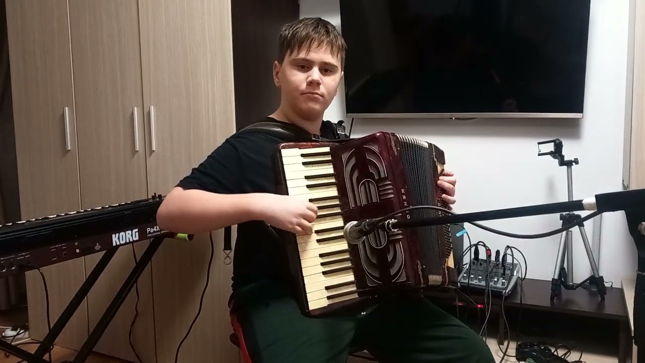 Vladimir ce frumos mai cănta cucu.