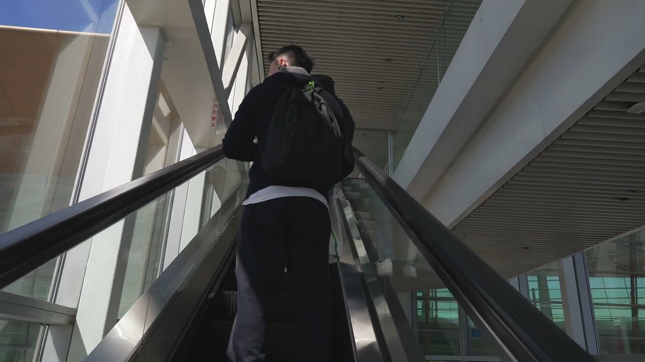 China, Beijing Capital International Airport (PEK), 1X escalator, 1X moving walkway