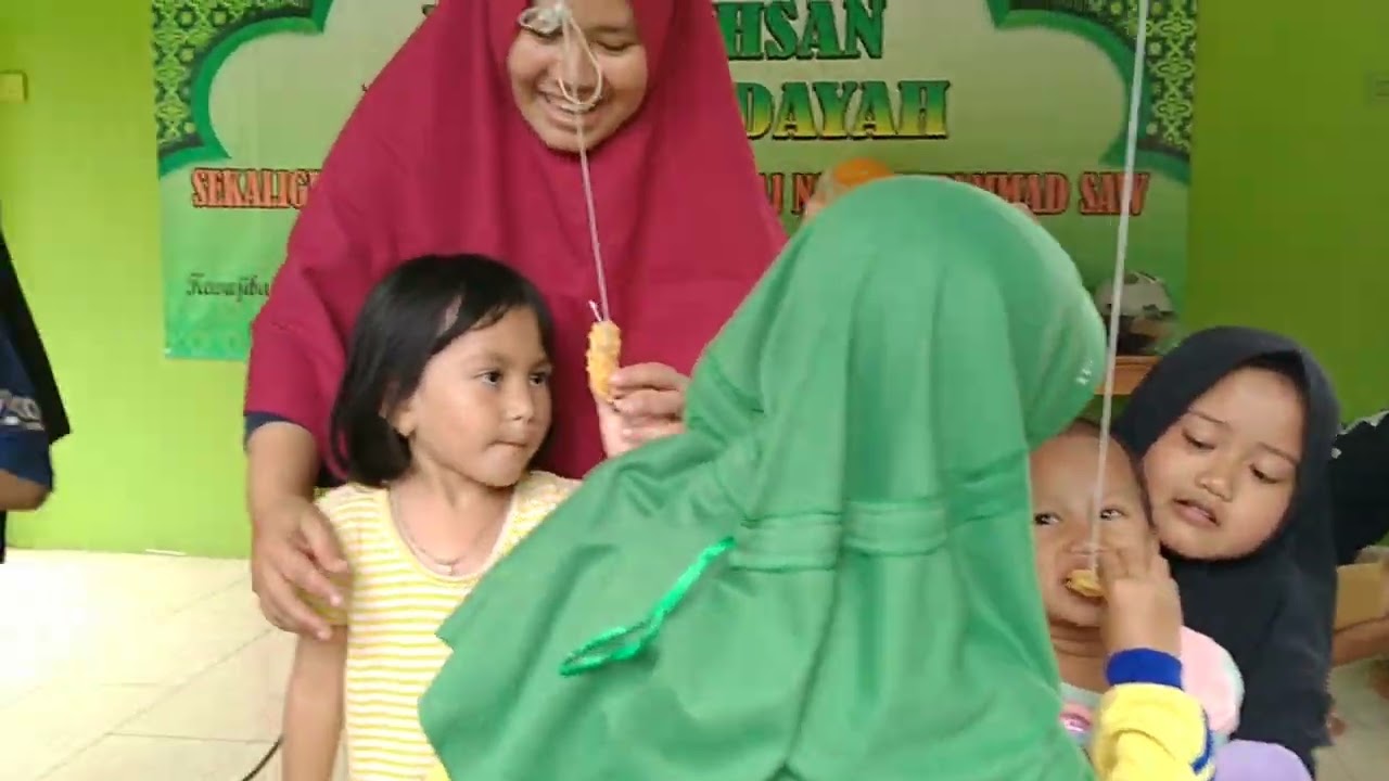 LUCU-LUCU BANGET, LOMBA MAKAN KERUPUK ANAK-ANAK🥰