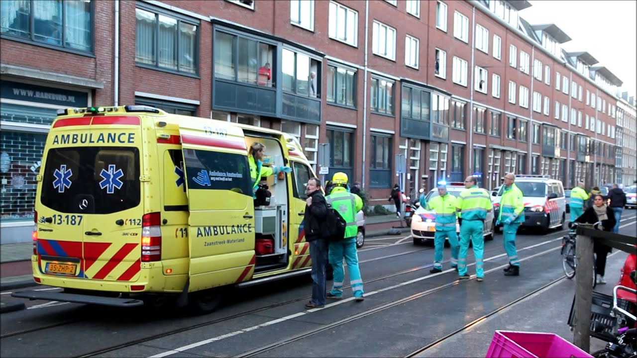 Uitslaande woningbrand in Amsterdam.