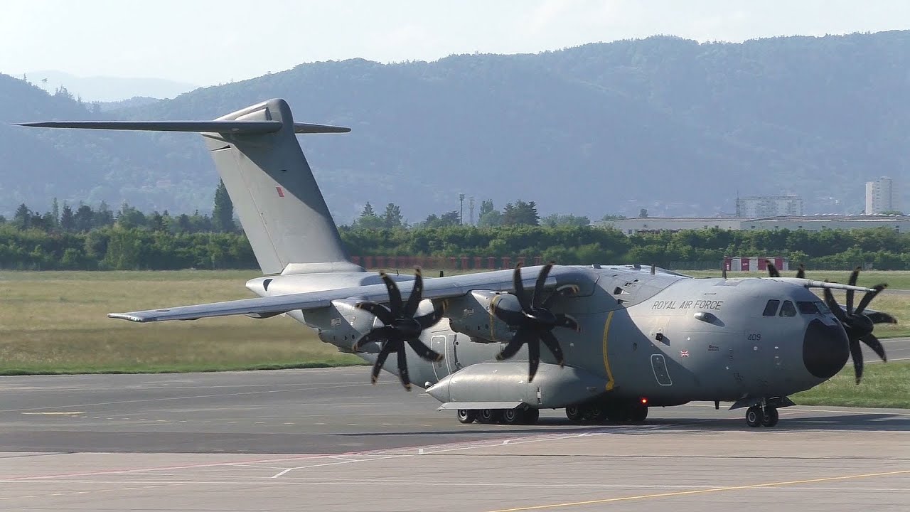Royal Air Force Airbus A400M landing at Graz Airport | ZM409