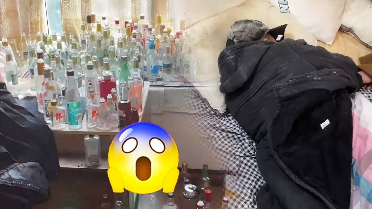 😨Helping an elderly person who is still drunk and unable to sober up clean their room