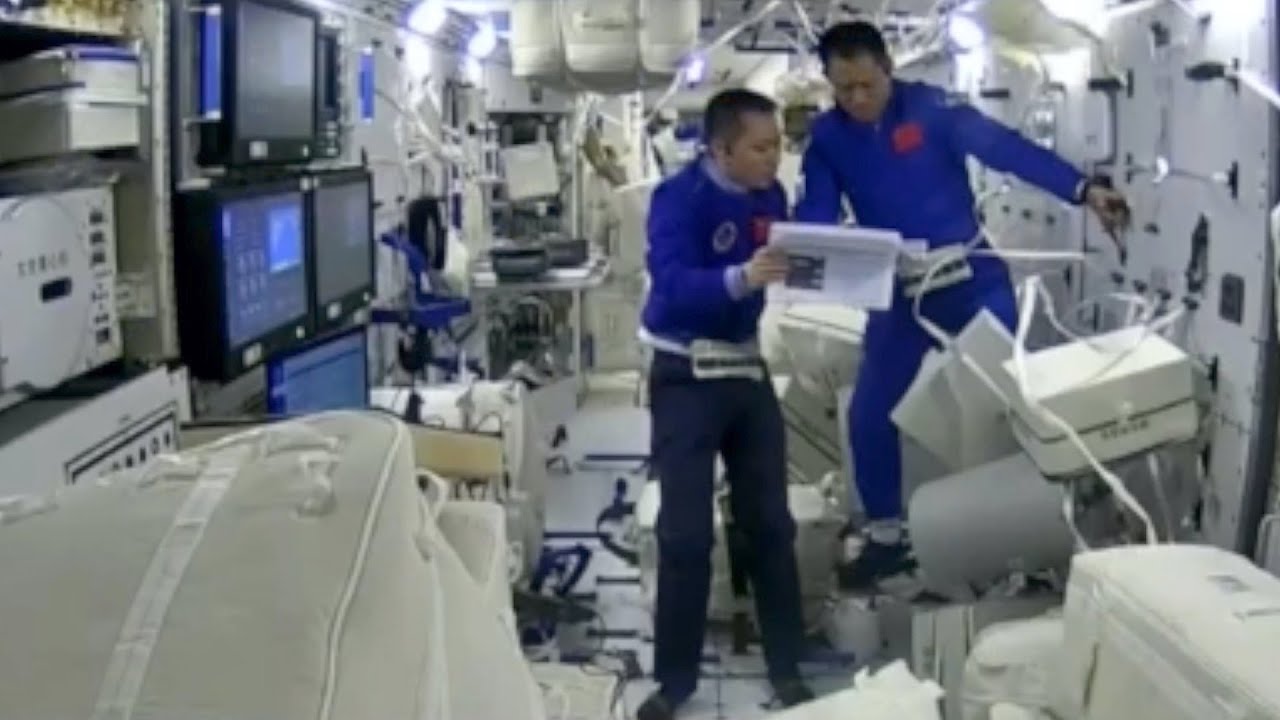 A look at astronauts' daily life on Tianhe core module