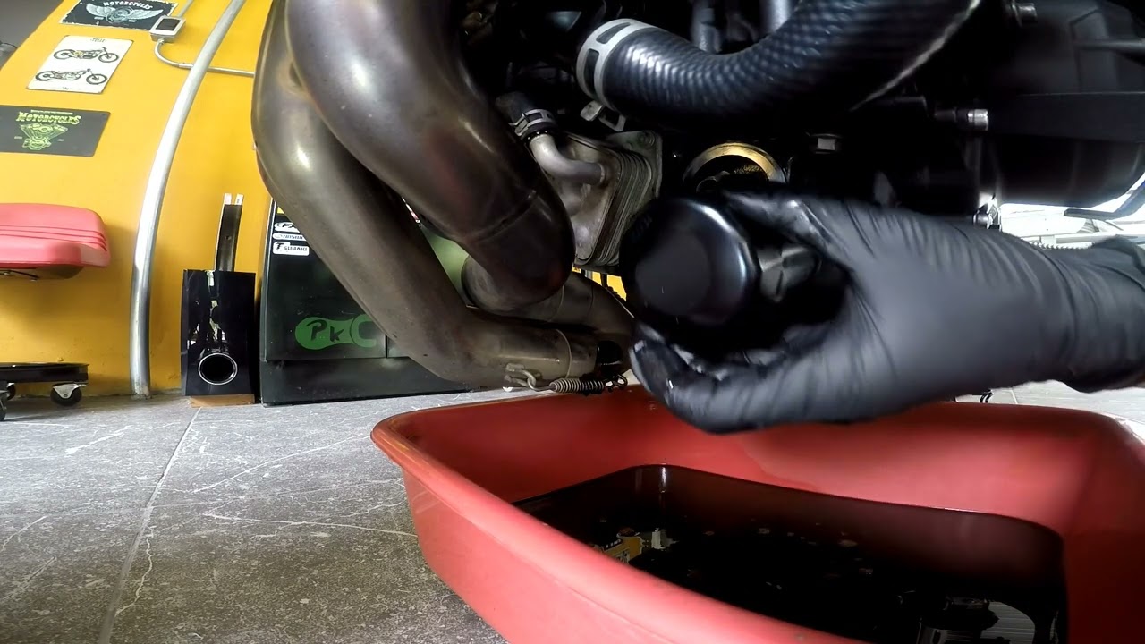 💀✌🏼🧰 Yamaha MT09, cambio de aceite y filtro de aceite.