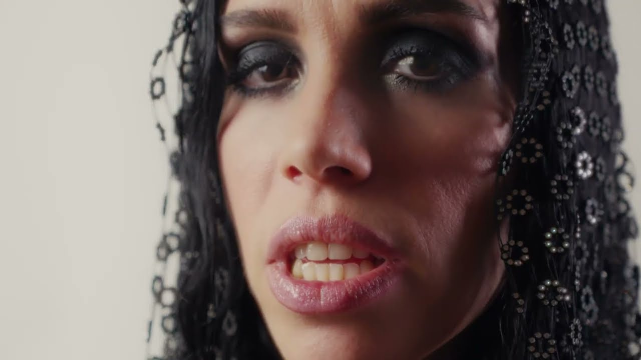 Artina - Enchant&eacute; (Official Video)