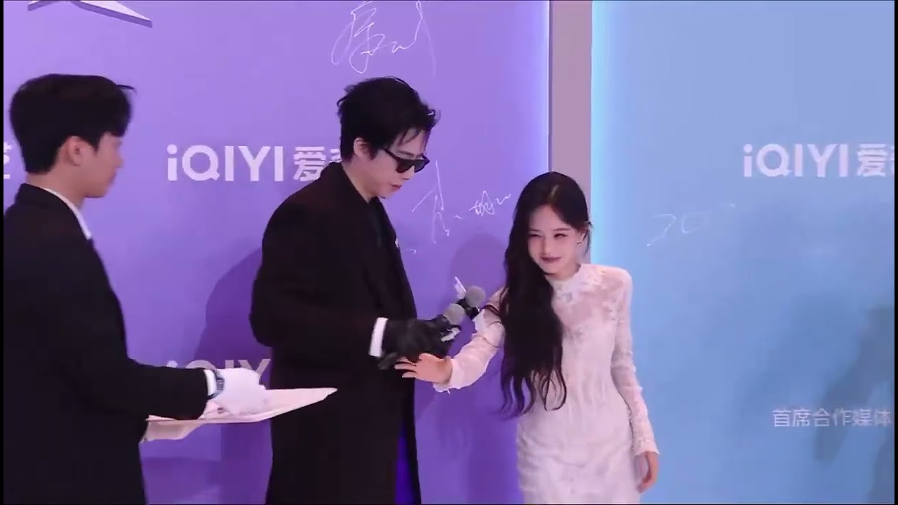Liu Yuning and Li Yitong have arrived on the 2025 iQiYi scream night red carpet
