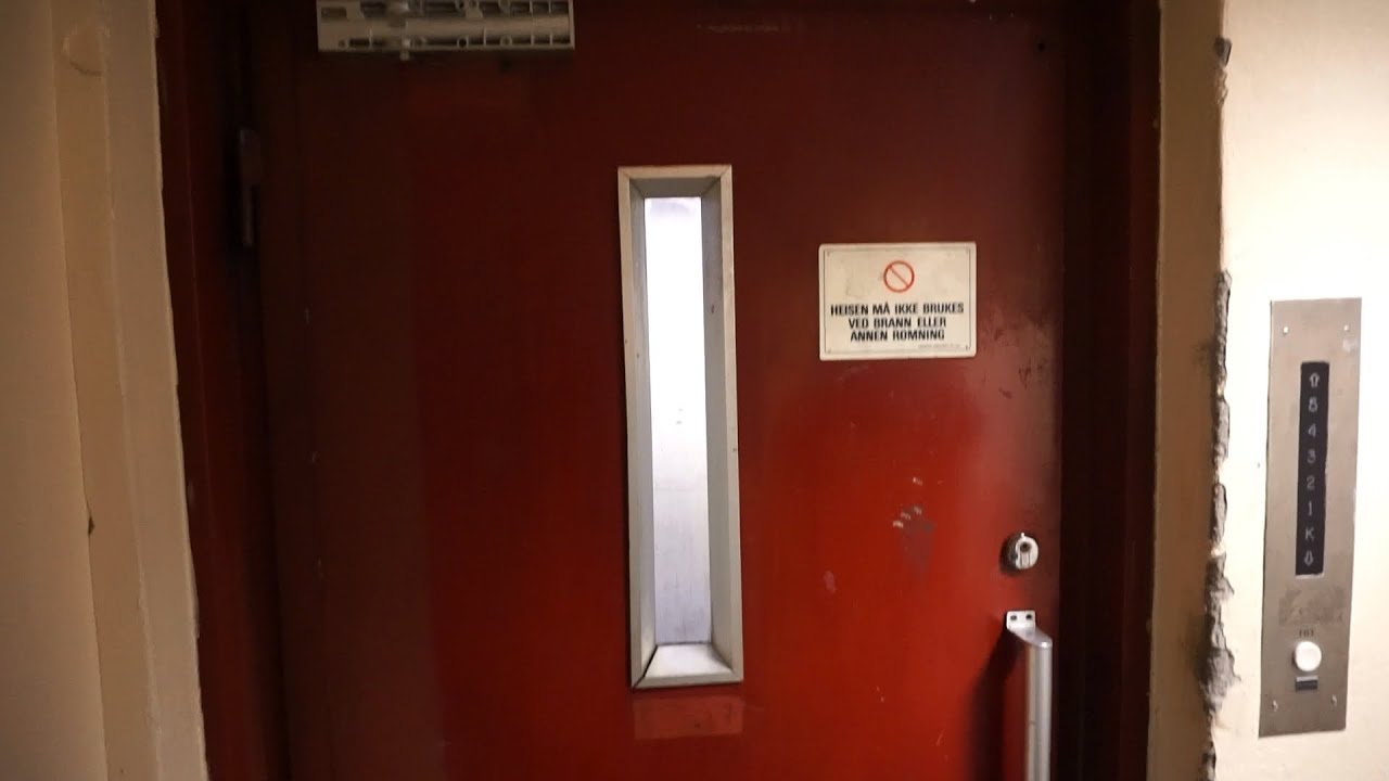 3 DOORS! Amazing vintage KONE / Fortuna roped hydraulic elevator @ P-Hotel, Oslo, Norway