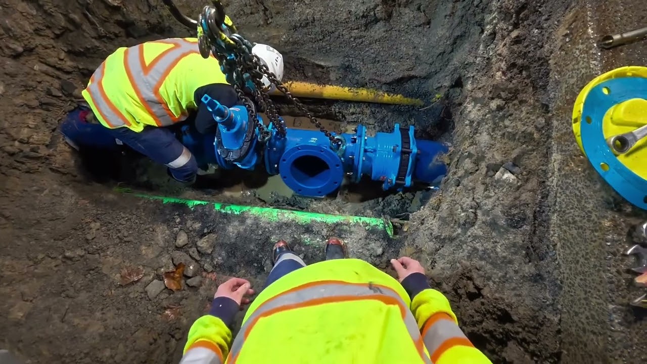 Cutting A 250mm PE Water Main! 