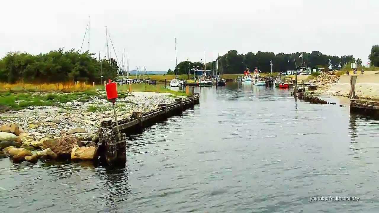 Segeln auf der Ostsee Einfahrt in den Yachthafen Lippe Howacht Ostsee