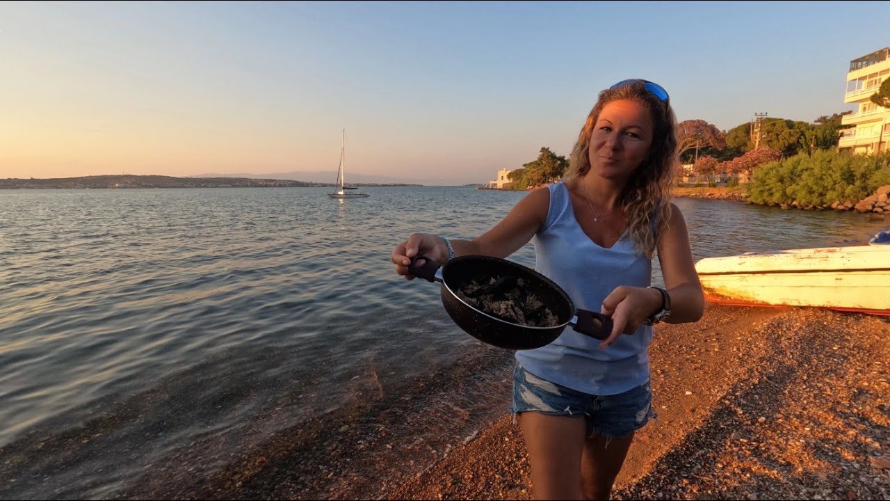 Midye dolma sevenler buraya 🦪 Ayvalık'ta deniz kıyısında Midyeli Pilav tarifi  