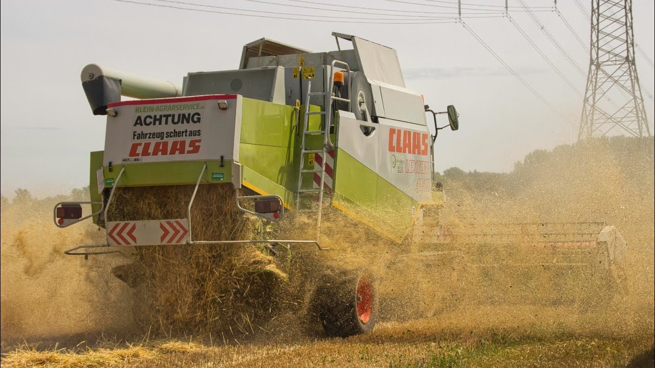 Claas Lexion 460 beim Gerste Dreschen