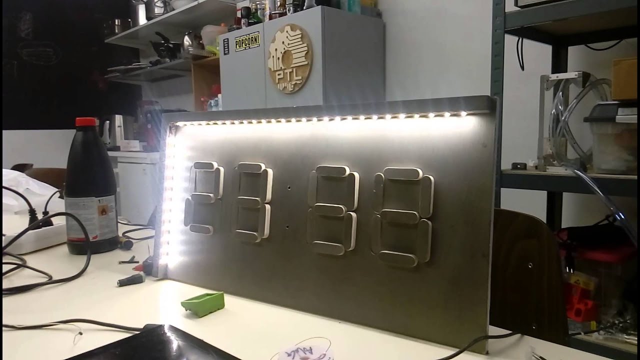 Mechanical 7 Segments display clock - Post Tenebras Lab
