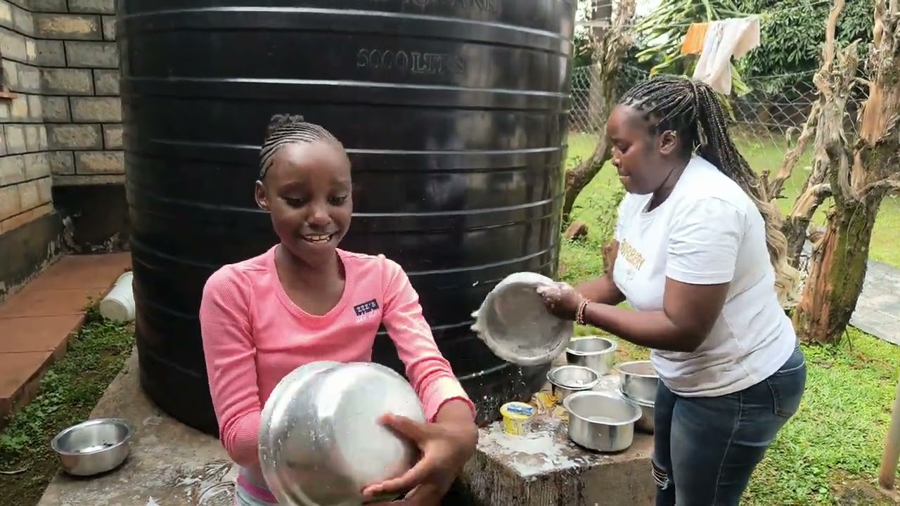 Teaching Cindy How to Wash a Sufuria (But She Just Doesn’t Get It! 😂😅