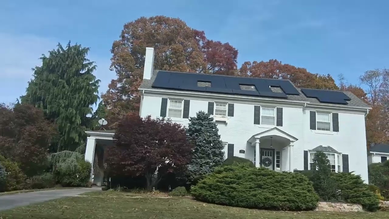 Driving Bluefield WV, Historic Houses, 723 725 Heatherwood. #bluefield #tourangie #westvirginia