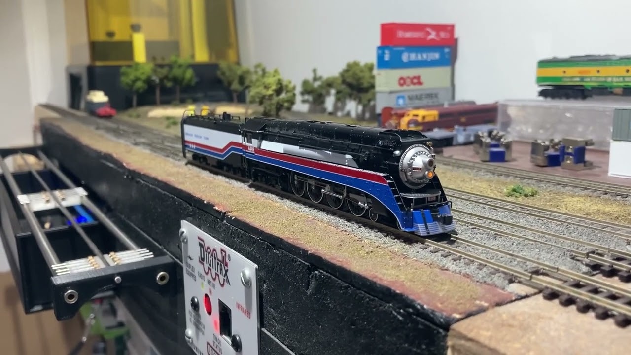 Kato GS-4 #4449 American Freedom Train with DCC Sound - ESU 58731 - N Scale
