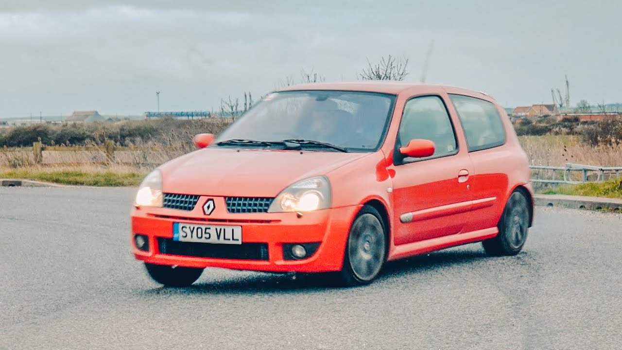 Я купил Renault Sport Clio 182 за 1500 фунтов стерлингов.