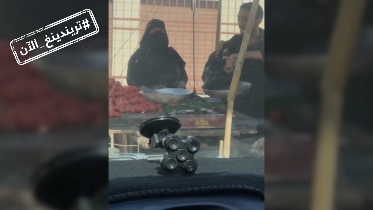 تريندينغ الآن | بائع غشاش يتلاعب بالميزان..شاهد كيف يفعل ذلك