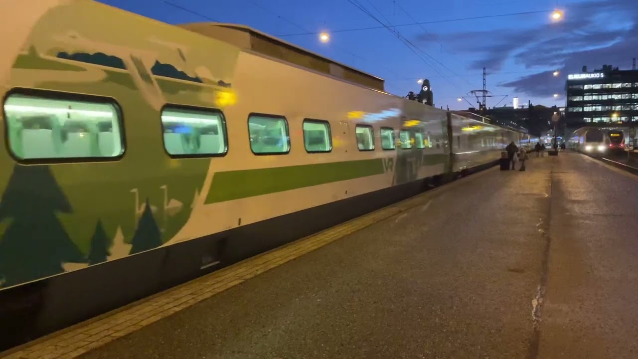 VR pendolino departing Helsinki in a December afternoon