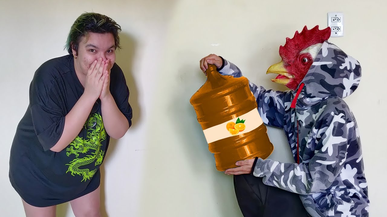 RELAXANDO A ANNA BANANA COM GALÃO DE SUCO DE LARANJA