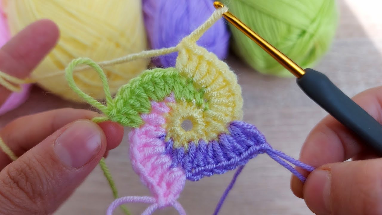 crochet spiral granny square pattern tığ işi rengarenk örgü modeli