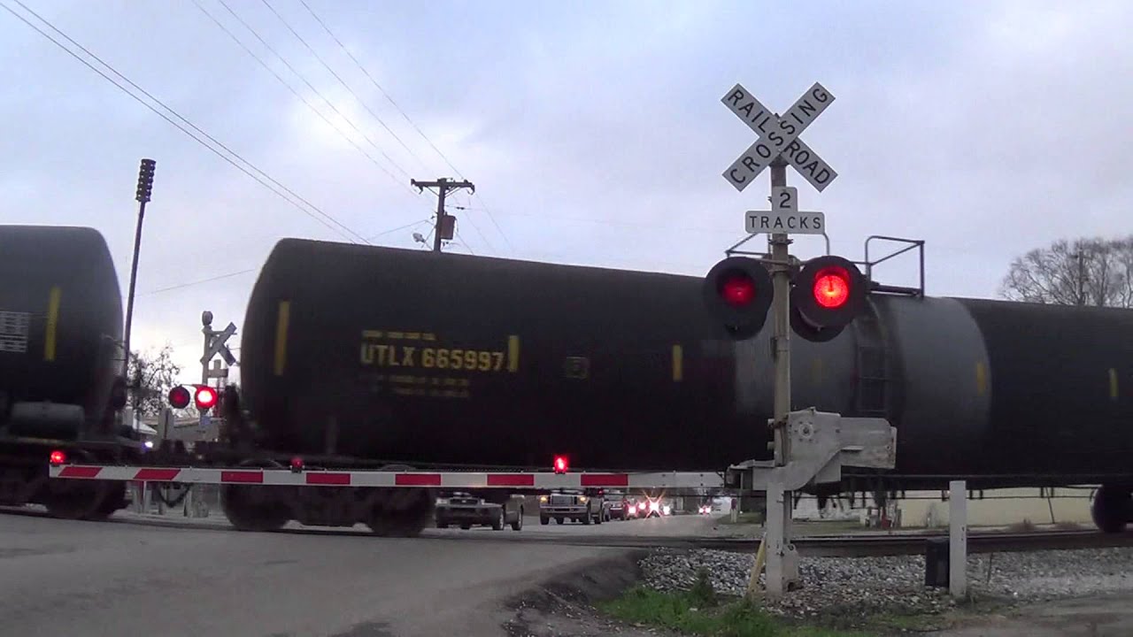 Mooresville Road Railroad Crossing, Belle Mina, AL