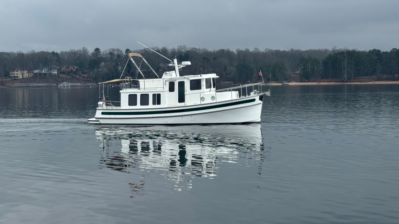 Обзор яхты Nordic Tug 32 2006 года выпуска | Готовая к эксплуатации крейсерская яхта для дальних ...