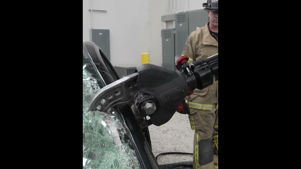 Roof Tent Technique for Rollover Rescues | Genesis Rescue Systems #extrication #firefightertraining