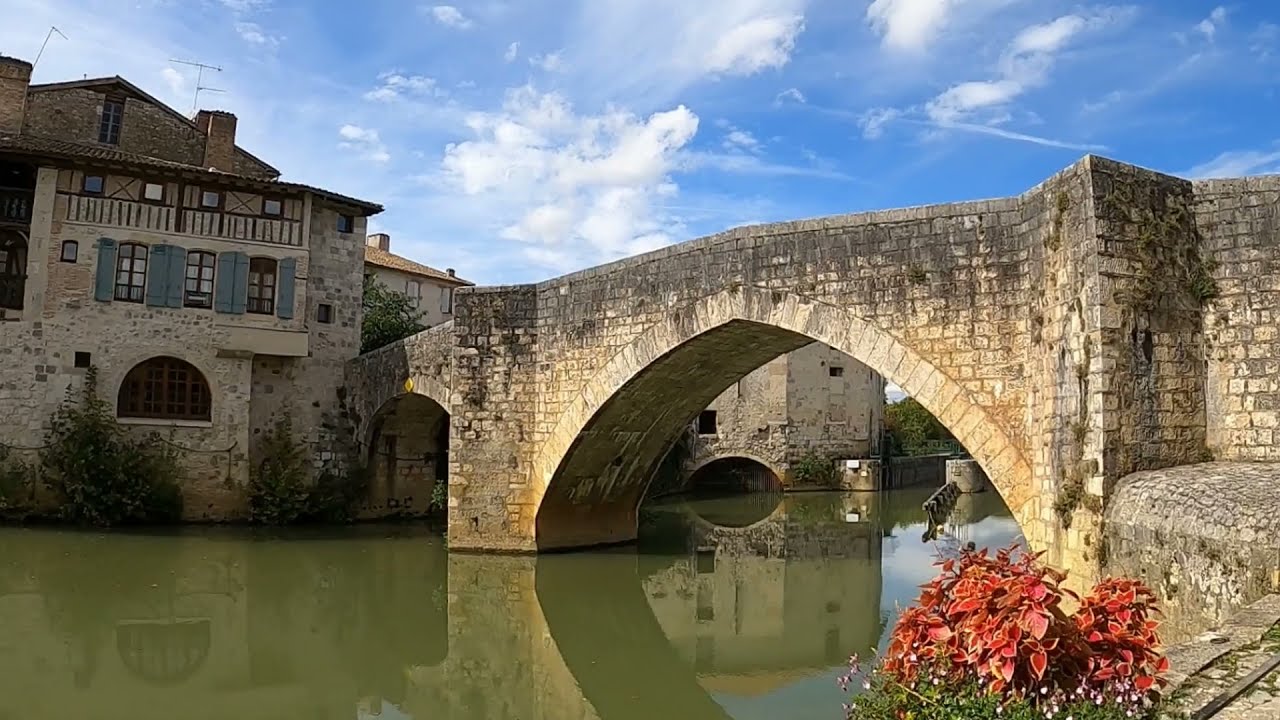 Wandering around Nerac in SW France. A 5 minute video giving a flavour of this beautiful town.
