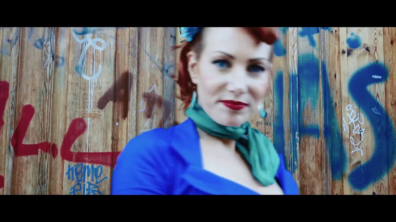 CAT CLUB - True Blue (Video oficial)