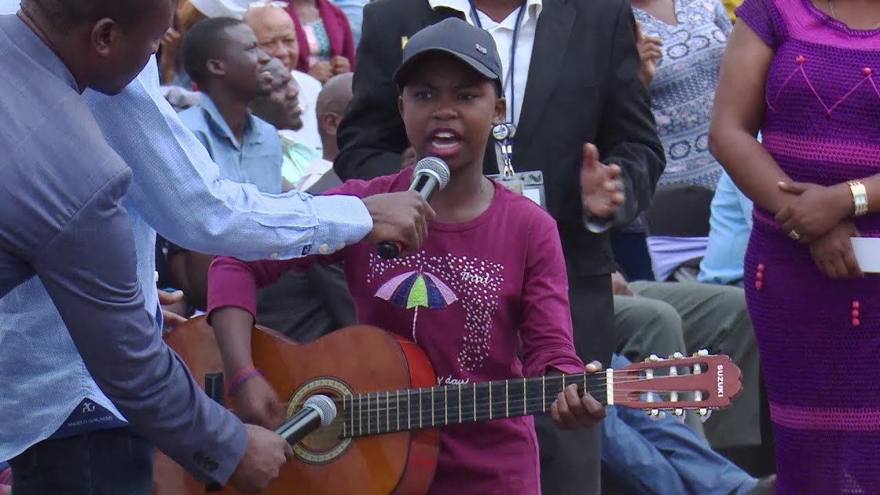 [SHOCKING] AS YOUNG AS SHE IS BUT HER VOICE CARRIES A SPECIAL ANOINTING. (It all started here).