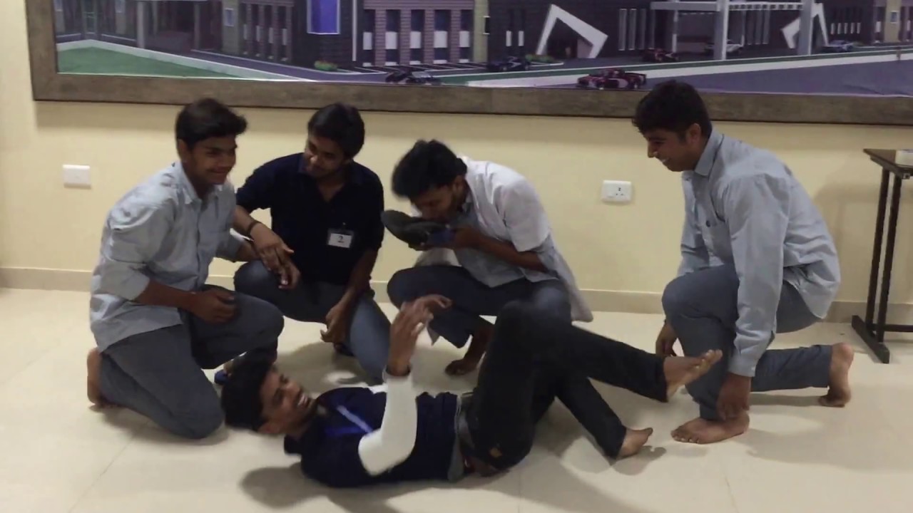 Khushboodar Chappal - Ad mad show 'Subodh globalcollege'
