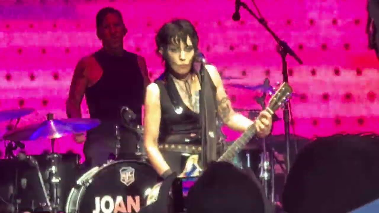 Joan Jett - Crimson and Clover (Live in Jones Beach, NY, 7-10-24) (4K HDR, HQ Audio, 1st Row)