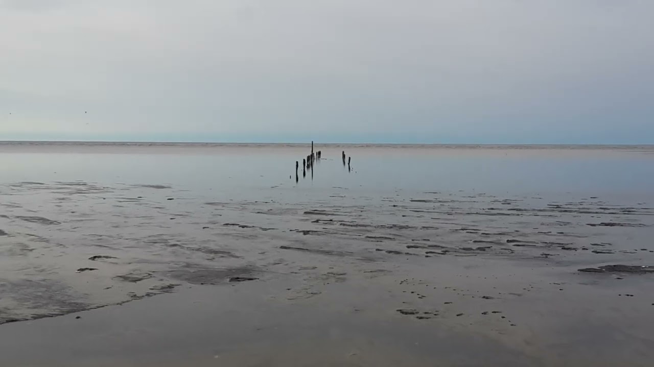 Bajante del río en el espigón 