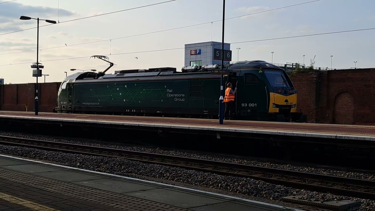 19.14 93001  from Stafford to Wembley H S