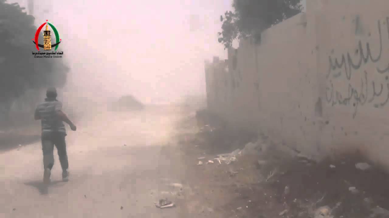 درعا البلد- الحظات الاولى من صقوط البرميل وحالة هلع بين الأهالي 27-6-2014