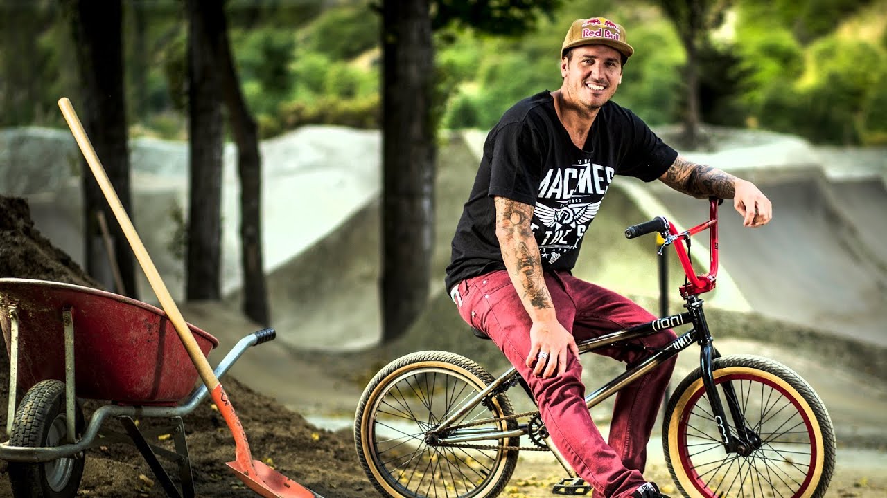 Hanging Foul w/ Corey Bohan - SEASON PREMIERE - Red Bull Roast It