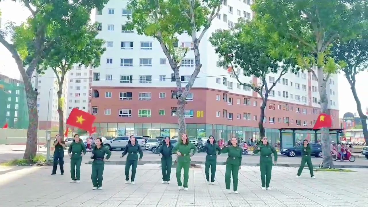 Tuổi Trẻ Thế Hệ Bác Hồ dân vũ