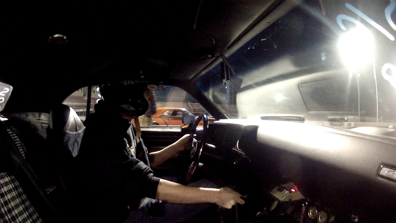 Ripping gears in a 1971 Challenger R/T  440 SIXPACK