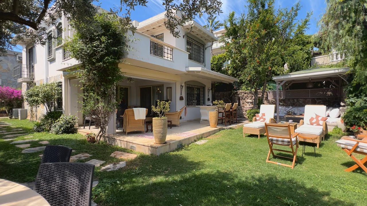 Bodrum Türkbükü Elit Sitede Bahçeli Manzaralı Satılık Lüks Villa