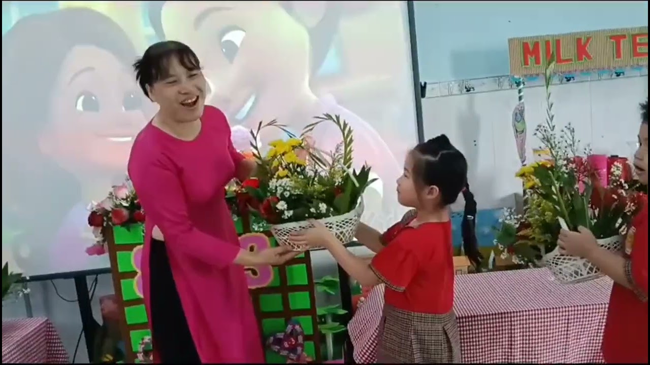 HOA ĐẸP TẶNG CÔ 8-3