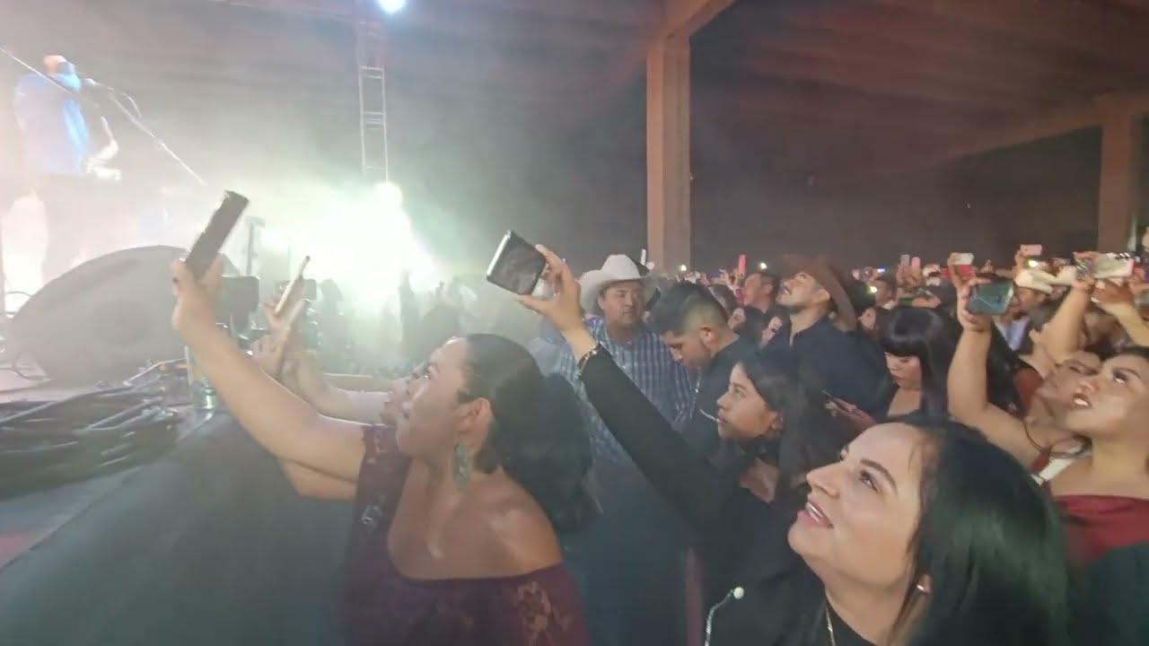 La Maquinaria Norteña en vivo