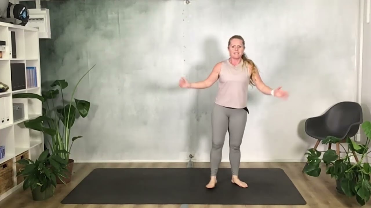 HIIT-træning for kvinder 40+ år -  kun 31 minutters program. Hjemmetræning for kvinder.