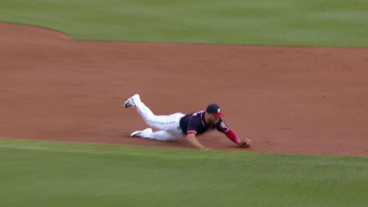 PHI@WSH: Espinosa dives to rob Herrera of a hit