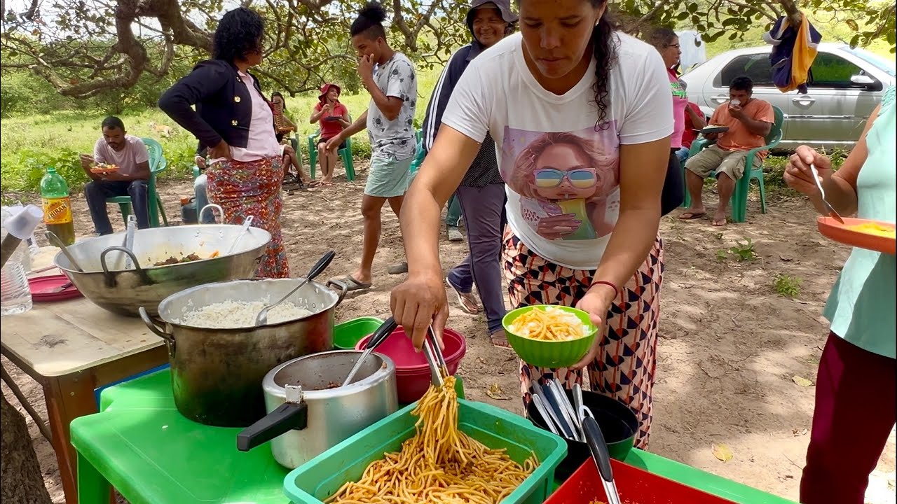 ALMOÇO NA ROÇA E CONSTRUINDO A CASA DE ROSÂNGELA 