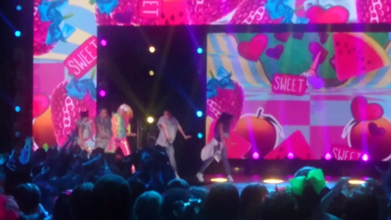 Slimmest 2017 Jojo Siwa Kid in a candy store