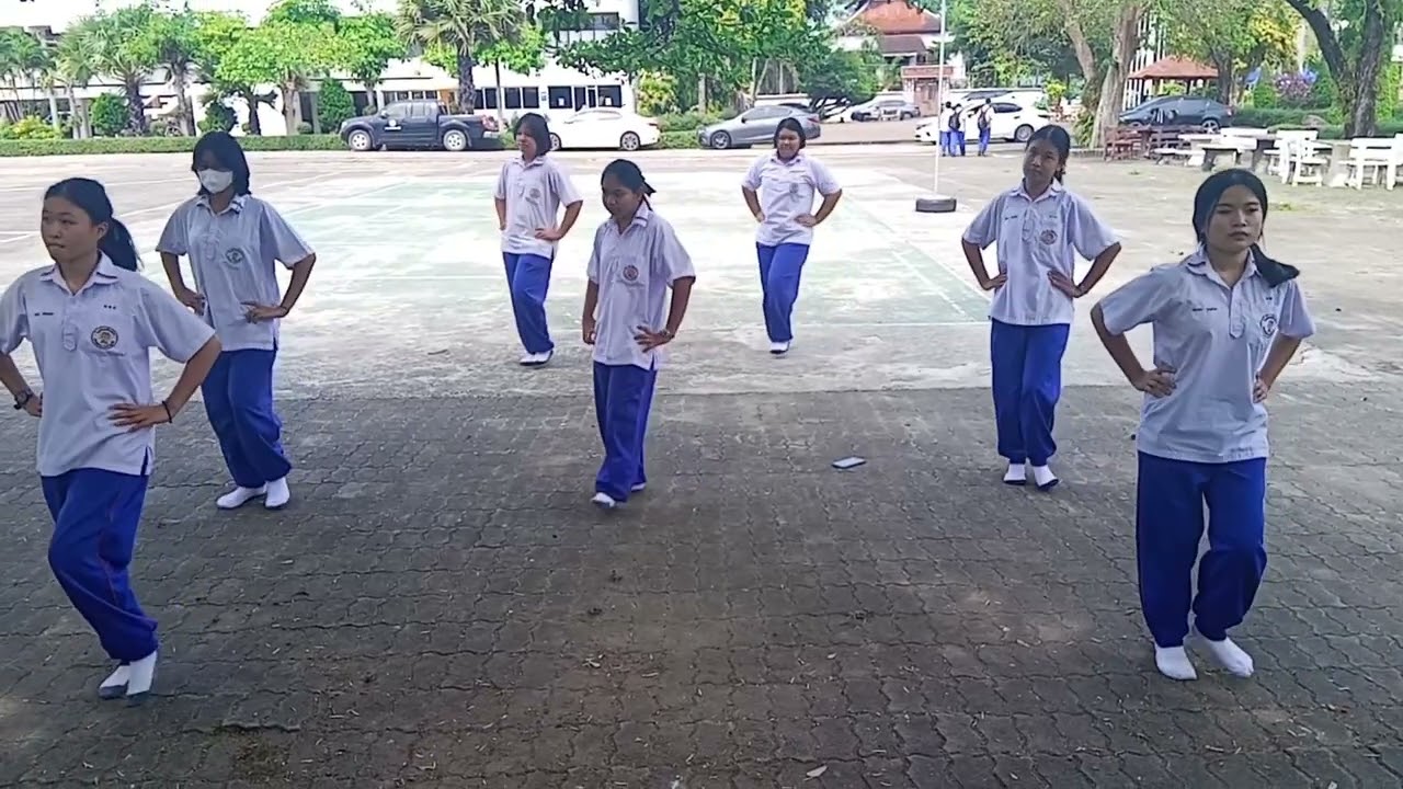 เพลงใกล้รุ่ง โรงเรียนเมืองถลาง นำเสนอคุณครู ดวงอนงค์ เป๋าเงิน