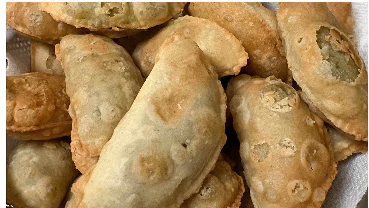 पहिल्यांदाच केल्या मोठ्या प्रमाणात हिवाळा स्पेशल खास हळदीकुंकूसाठी मटार करंजी|MatarKaranjiRecipe