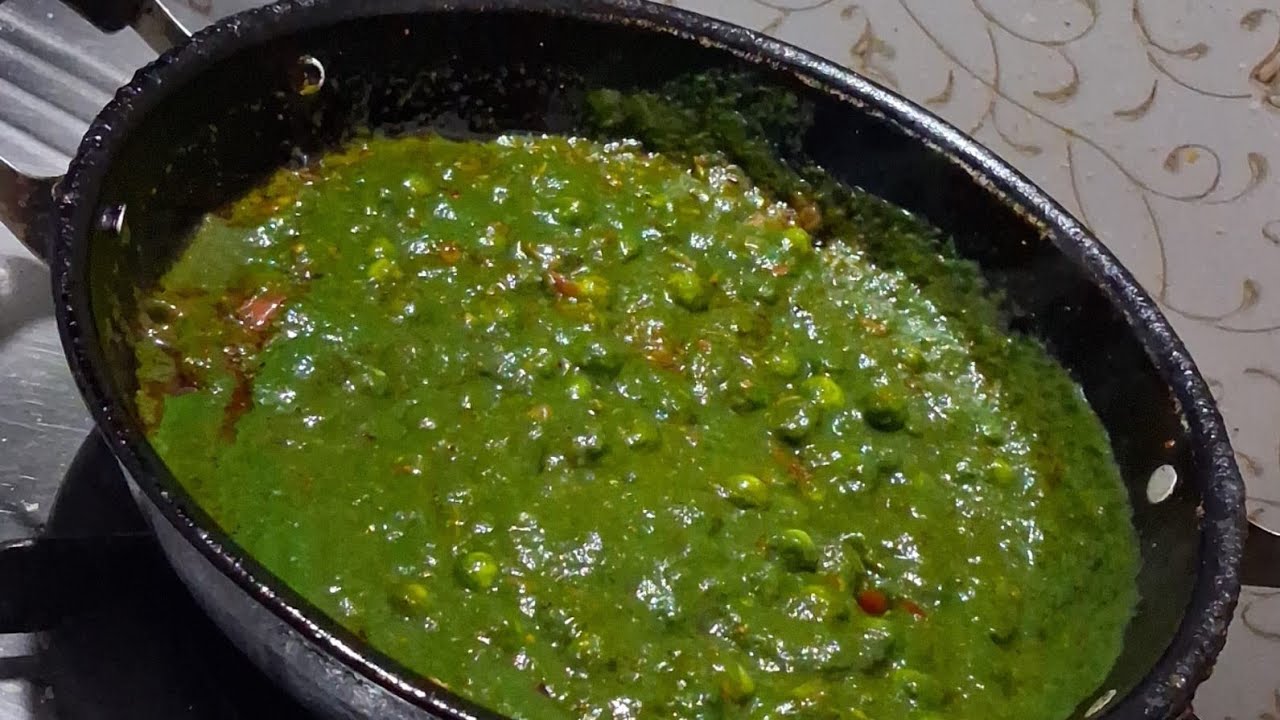 आशा सिंपल पद्धतीने बनवा सगळ्यांनाच आवडेल अशी टेस्टी मटार पालक 😋 #matarpalak #viralmatarpalakrecipe 