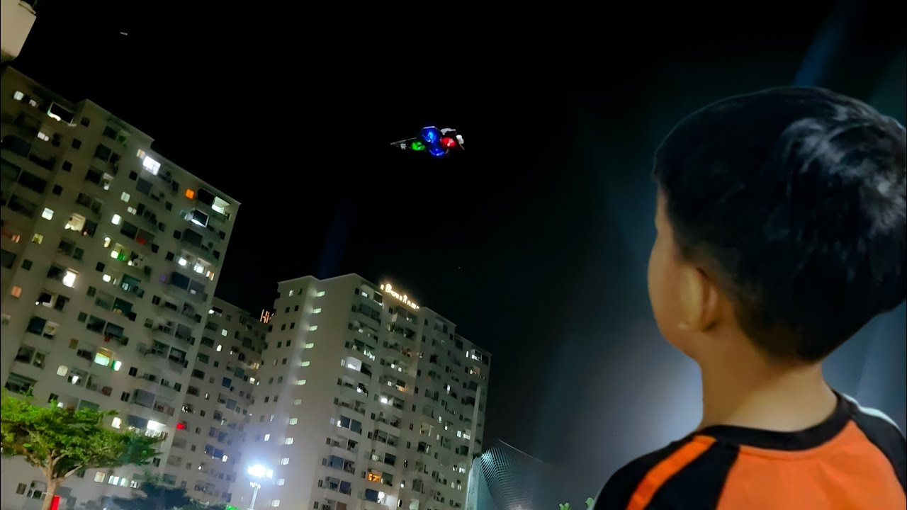 NHÍM CHƠI MÁY BAY ĐIỀU KHIỂN ✈️ | MÓN QUÀ SINH NHẬT CỦA DÌ KHANH | ĐÊM 31/12